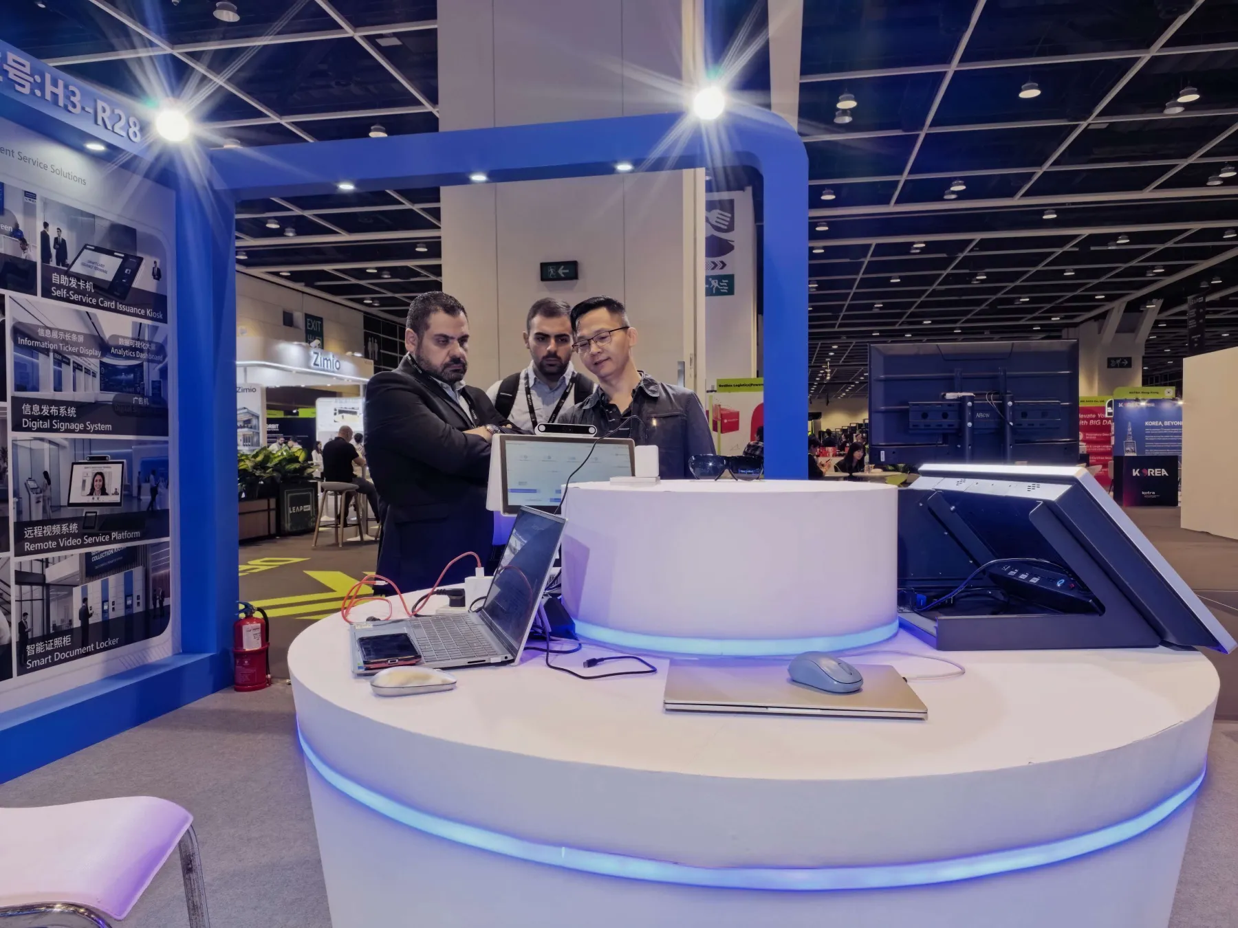 A live demonstration station at the Toyou Information exhibition booth