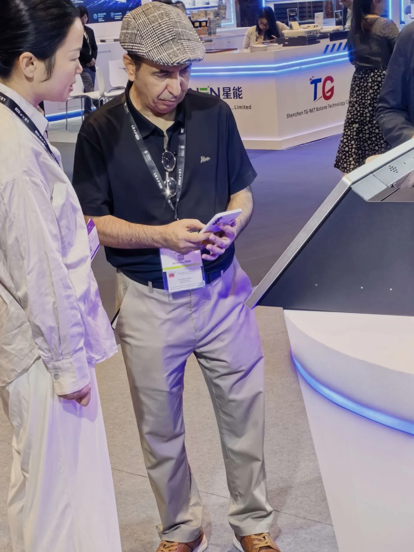 Guided product experience at the exhibition booth